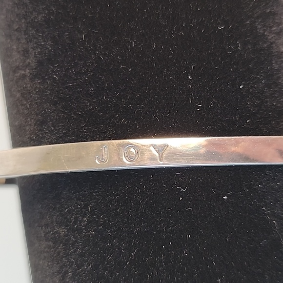 Three silverplated open bracelets - "Joy"- "Live, Love, Laugh" - "Peace" - Picture 12 of 13